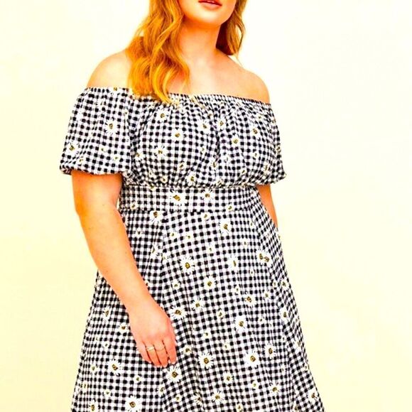 Torrid Mini Textured Knit Puff Sleeve Skater Dress Size 1/1X/14-16 - Picture 2 of 8